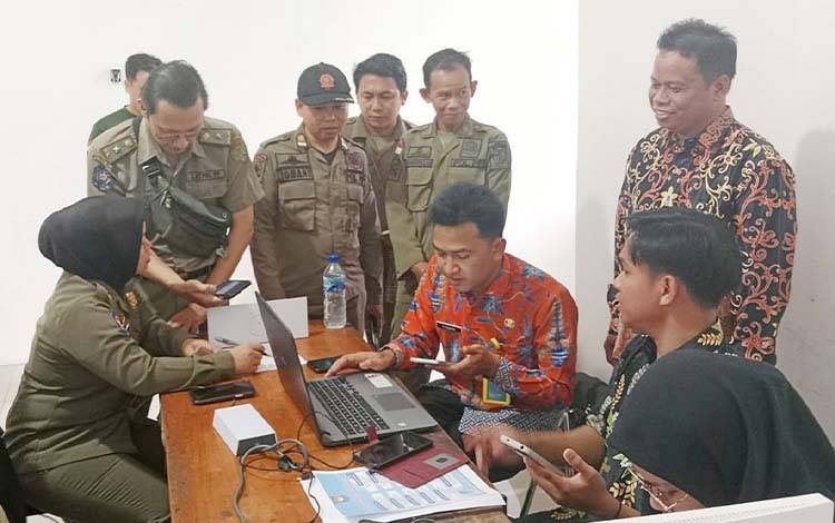 Disdukcapil Bartim Jemput Bola Aktivasi IKD, Ratusan ASN Satpol PP Kini Miliki Identitas Digital