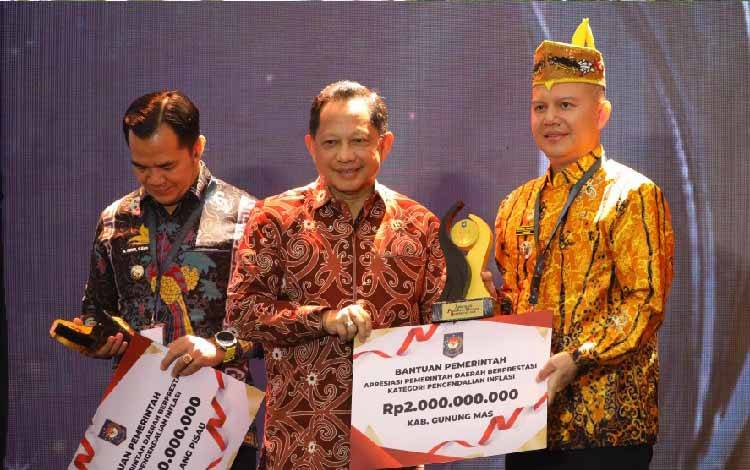 Pemkab Gunung Mas Raih Peringkat II Pemda Berprestasi Kategori Pengendalian Inflasi