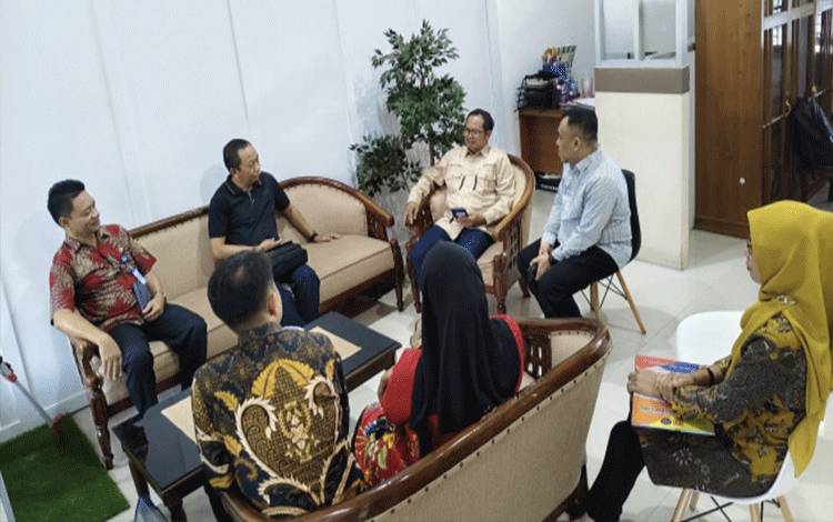 Pemkab Kobar Serahkan Berkas Pensertifikatan Lahan Bandara Baru ke ATR/BPN Kalteng