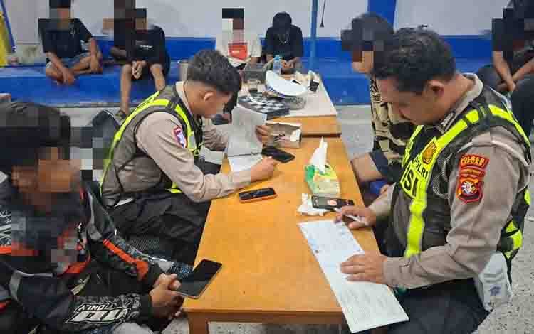 Polres Kapuas Tindak 7 Pelanggar Balap Liar dan Knalpot Brong