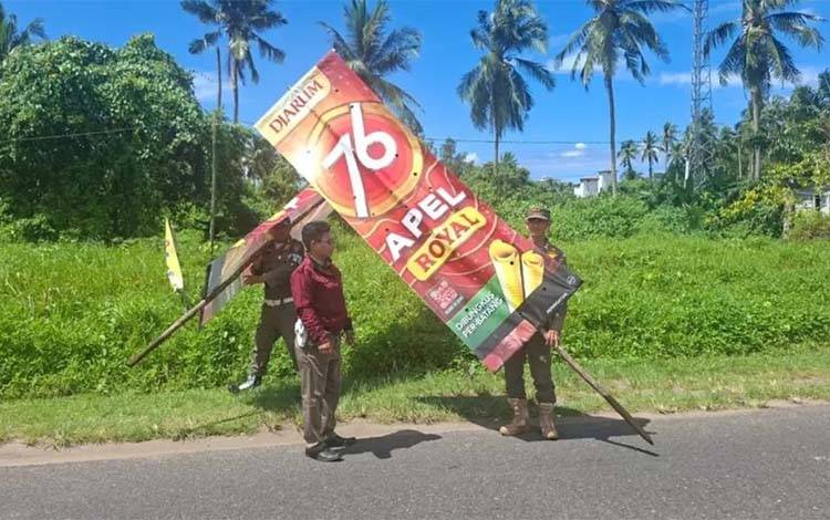 Satpol PP Seruyan Tertibkan Spanduk Promosi Tak Berizin di Fasilitas Umum