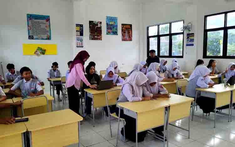 Kepala Dinas Pendidikan Barito Utara Apresiasi UKBI Adaptif di SMPN 1 Muara Teweh