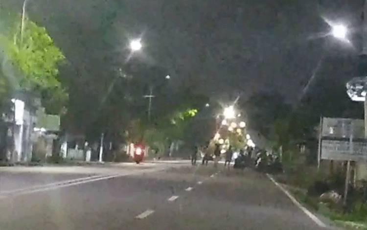 Deru Knalpot Brong dari Balap Liar Pecah Sunyi Malam di Kuala Kapuas
