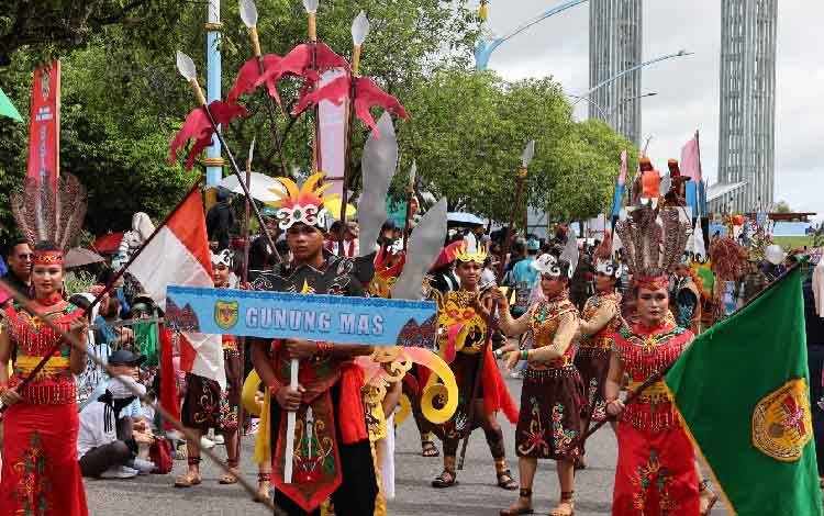 Gunung Mas Tampilkan Spirit of Tambun Bungai di Karnaval FBIM 2026