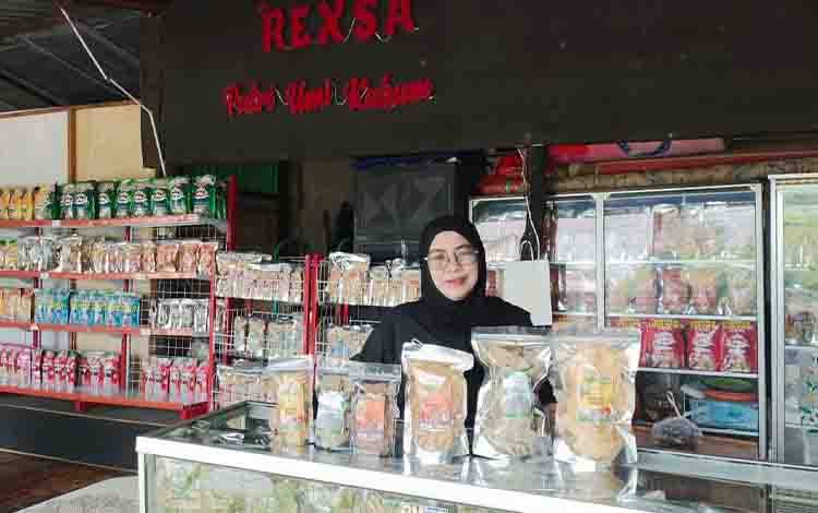 Inovasi UMKM Seruyan, Kerupuk Kulit Ikan Jadi Oleh-Oleh Khas Kuala Pembuang