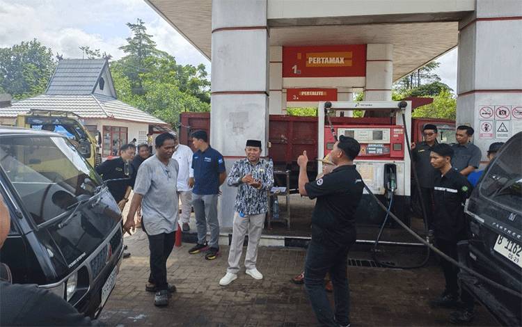 DPRD Kotim Sidak SPBU Samuda, Soroti Antrean BBM yang Sempat Viral