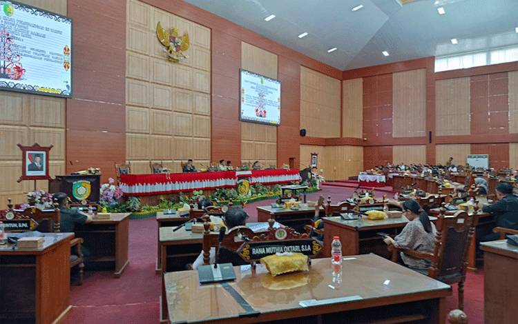 DPRD Palangka Raya Gelar Paripurna Penetapan Ranperda PJU dan Jalan Permukiman