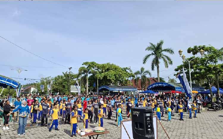 Puluhan Warga Kuala Kurun Ikut Senam Sehat hingga Bazar UMKM Karang Taruna Gumas