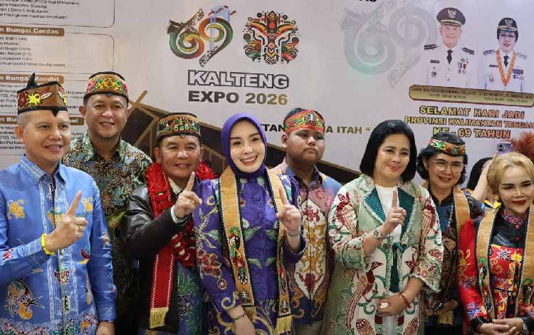 Stand Kabupaten Gunung Mas di Kalteng Expo 2026 Jadi Sorotan Gubernur Kalteng
