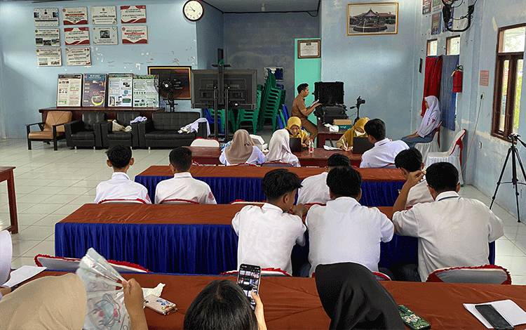 Disdukcapil Kotim Jemput Bola Perekaman KTP Elektronik dan Aktivitas Identitas Kependudukan Digital ke Sekolah