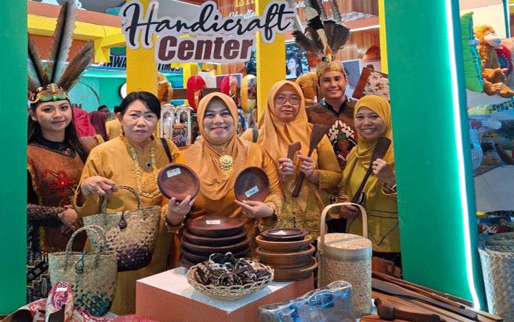 Disperindagkop UKM Kobar Promosikan Produk UMKM Lokal di Kalteng Expo 2026