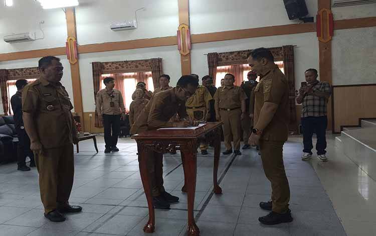 6 Pejabat Pimpinan Tinggi Pratama di Pulang Pisau Sertijab, Bupati Minta Kebut Kinerja