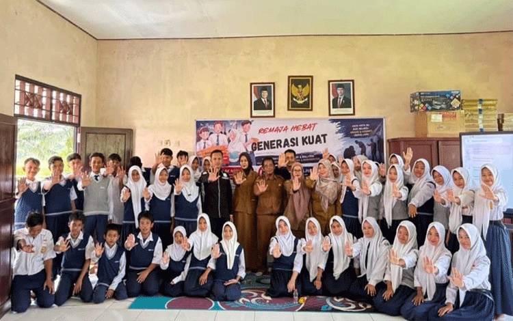 Satresnarkoba Polres Seruyan Sambangi Sekolah, Berikan Sosialisasi Tentang Bahaya Narkoba