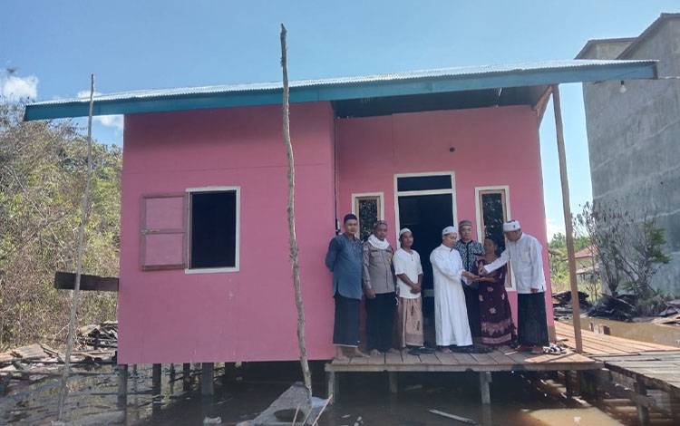 Senyum Bulik Surip di Rumah Baru, Berkah Gotong Royong Setelah Nestapa Kebakaran