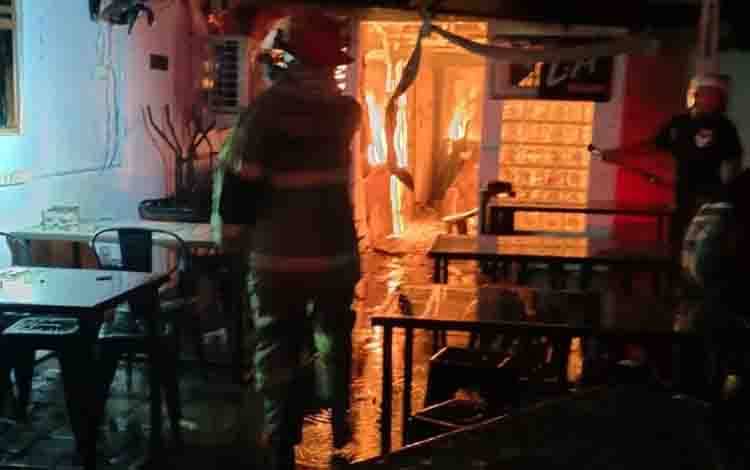 Toko Kopi di Jalan Kutilang Ludes Terbakar