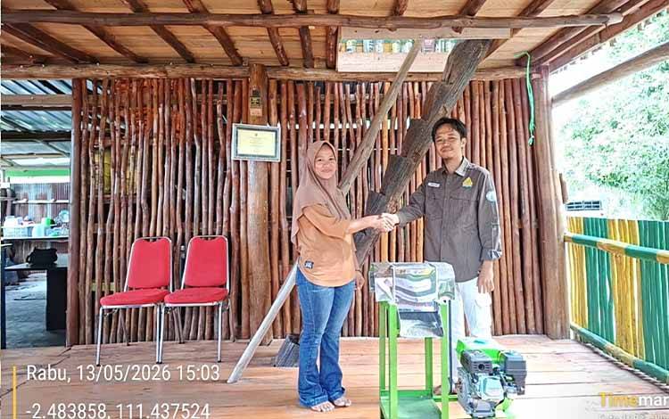 Bantuan Mesin Parut Kelapa dari HKm Masoraian Dorong Kemandirian Usaha Warga