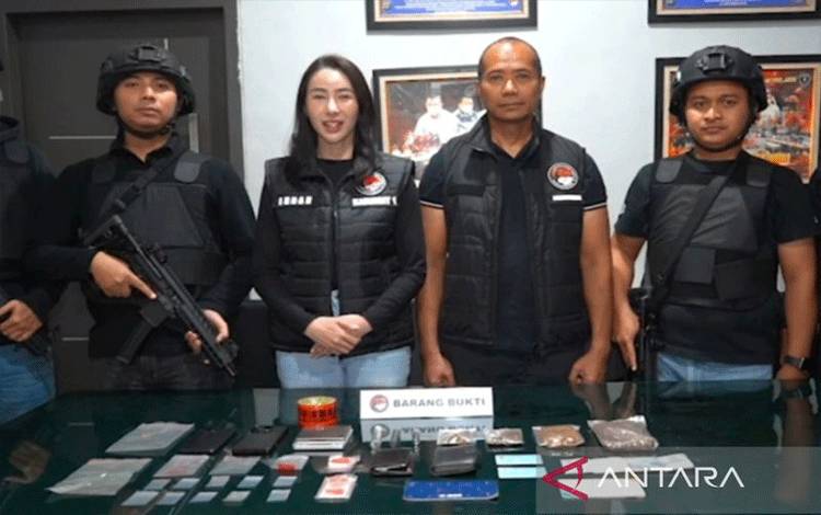 Polisi Ungkap Peredaran Ratusan Gram Tembakau Sintetis