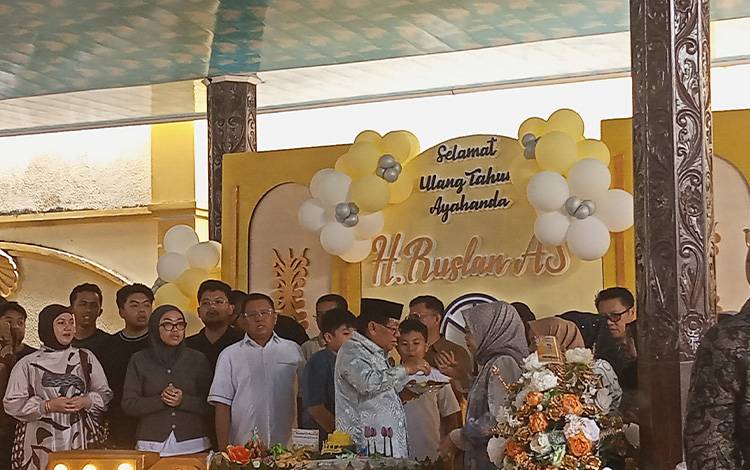 Syukuran HUT ke-72 Tahun HM. Ruslan AS Penuh Kehangatan dan Kebersamaan