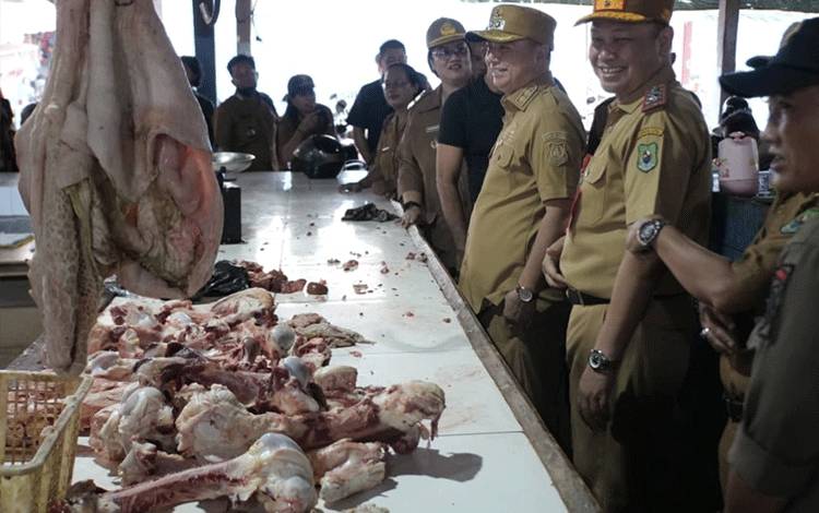 Pemkab Sidak Pasar Terkait Lonjakan Harga Ayam Potong di Kapuas