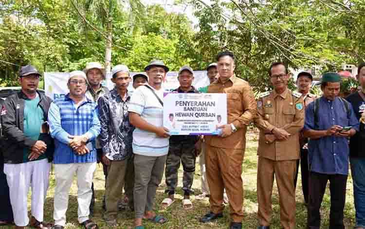 Pemkab Lamandau Salurkan Puluhan Hewan Kurban