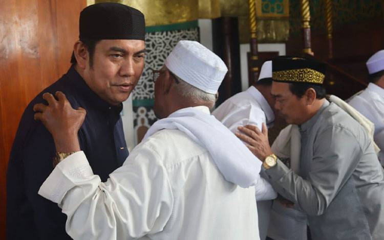 Wabup Pulang Pisau Sholat Idul Adha di Masjid Agung Ar-Raudhah