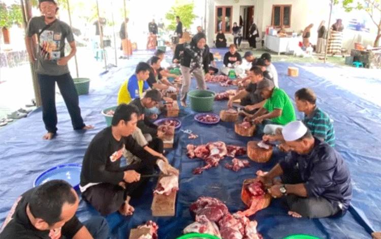 Masjid Natabel Jannah Potong 20 Sapi dan Salurkan Sapi ke-14 Masjid