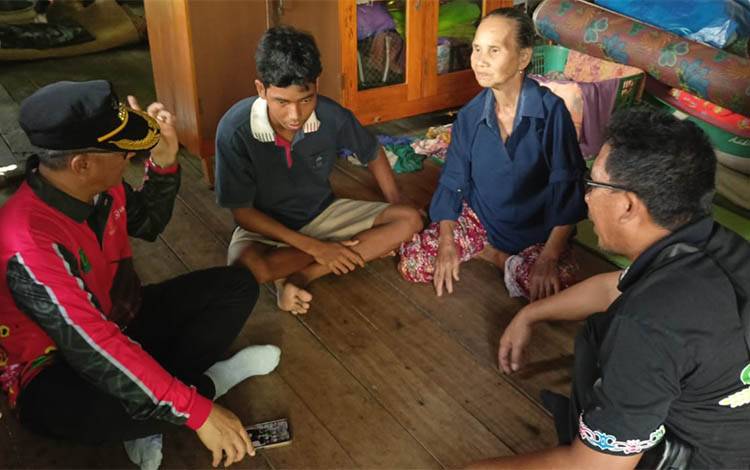 Sempat Viral di Medsos, Umar Akan Bersekolah di SMKN 3 Kuala Kapuas