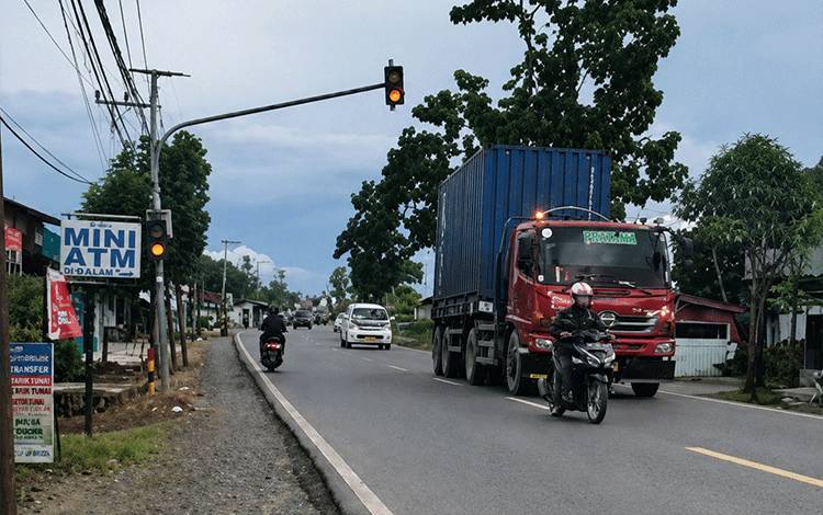 Sejumlah Warga Soroti Tidak Adanya Pengaturan Lalu Lintas di Pertigaan Anjir Mambulau Kapuas