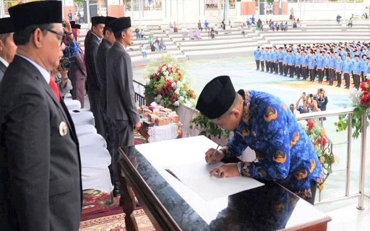 Bupati Barito Utara Minta 1.098 PNS Baru Jaga Integritas