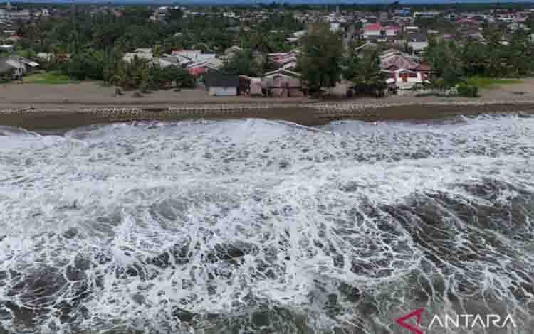 BMKG Prakirakan Potensi Gelombang hingga 4 Meter di Perairan Selatan
