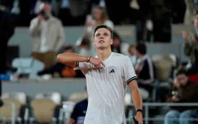 Mensik kalahkan Fonseca untuk Tantang Zverev di Semifinal French Open