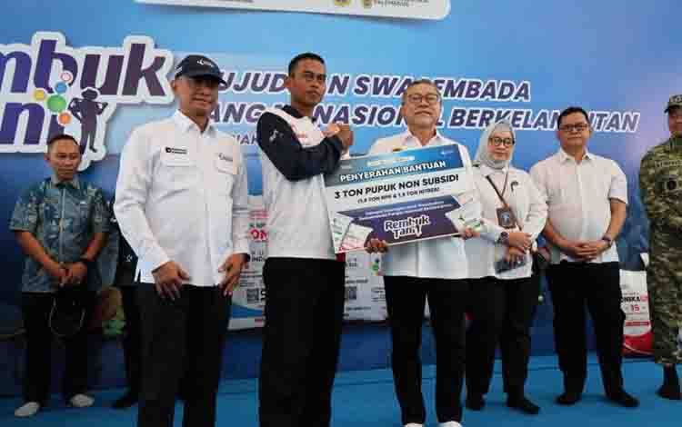 Menko Pangan Pastikan Pasokan Pupuk Nasional Aman