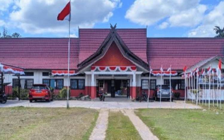 Pemkab Kapuas Bebastugaskan Sementara Camat Basarang