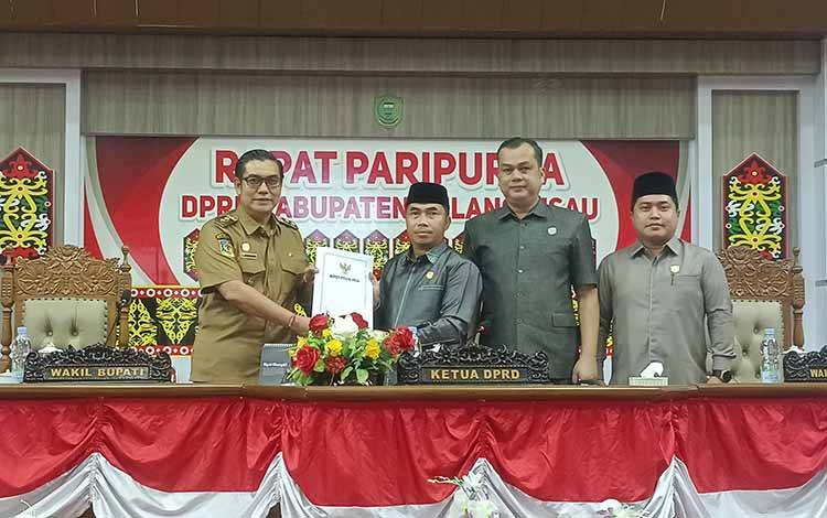 WTP Ke-11 Kali, Wabup Pulang Pisau Hadiri Paripurna Bahas LHP BPK dan Perubahan Perangkat Daerah