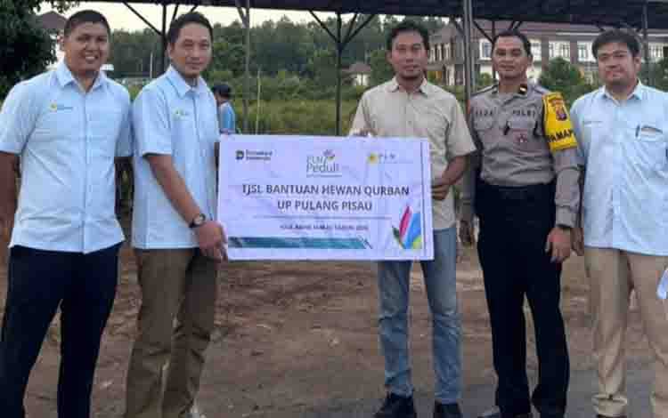 PLTU Pulang Pisau Salurkan Bantuan TJSL Hewan Kurban untuk Polres Pulang Pisau