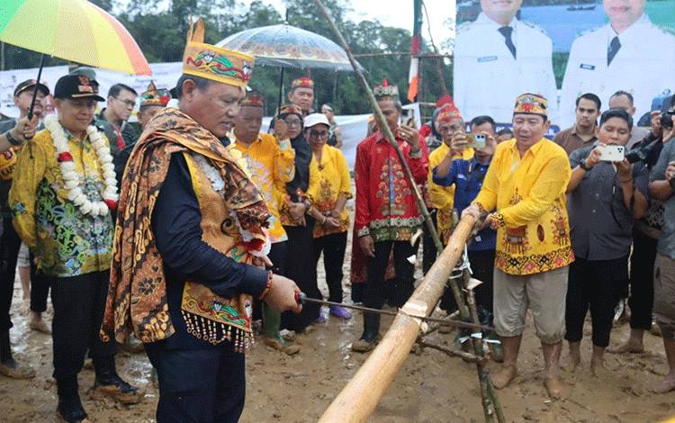 Bupati Seruyan Minta Damang dan DAD Perkuat Persatuan serta Kelestarian Adat Dayak