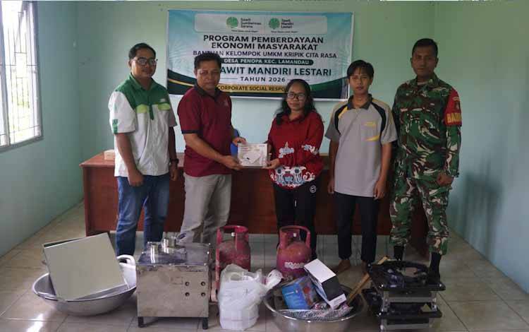 Dorong Kemandirian Masyarakat, PT SML Serahkan Bantuan Peralatan Produksi untuk UMKM Desa Penopa