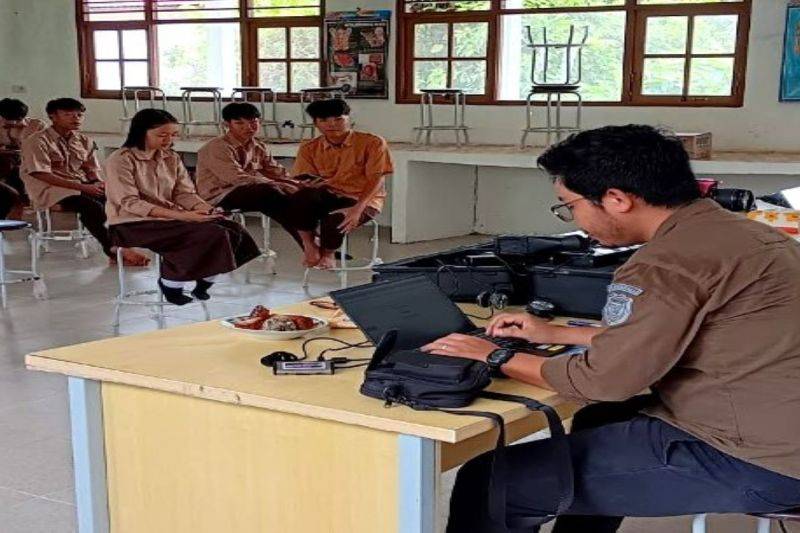 Disdukcapil Barito Utara Jemput Bola Rekam KTP-el Pelajar ke Sekolah