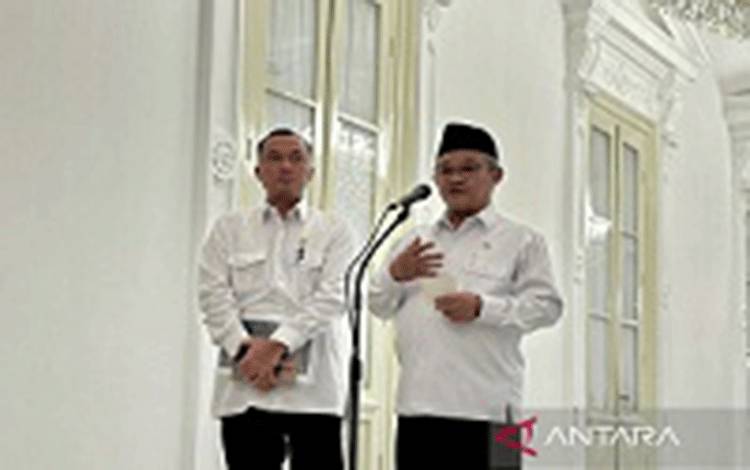 Prabowo Perintahkan Mendikdasmen Bentuk Tim Evaluasi Buku Ajar Sekolah