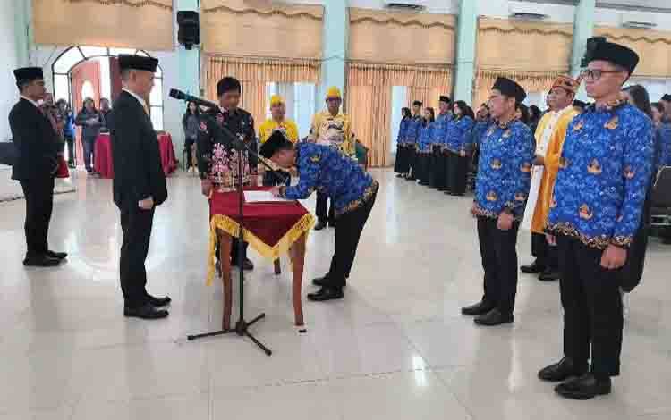 Bupati Gunung Mas Ingatkan Amanah Pengabdian pada 289 PNS yang Baru Dilantik