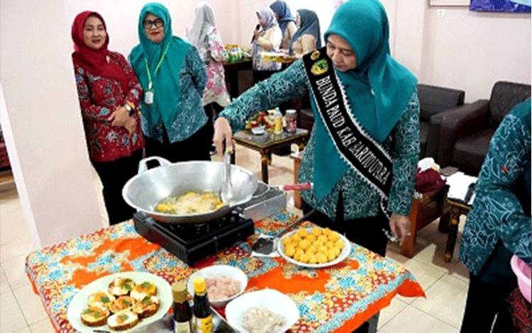 Ketua TP-PKK Barut Ajak Guru dan Orang Tua Kreatif Sajikan Menu Bergizi untuk Anak Usia Dini