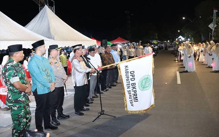 Lepas Pawai Ta'aruf Tahun Baru Islam 1448, Bupati Seruyan Ajak Maknai Semangat Hijrah