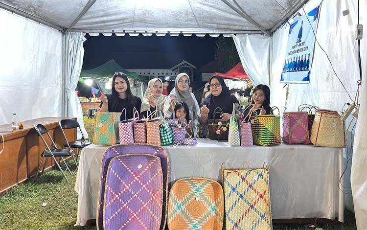 Bazar UMKM Non APBD di Menthobi Raya Dongkrak Ekonomi Warga