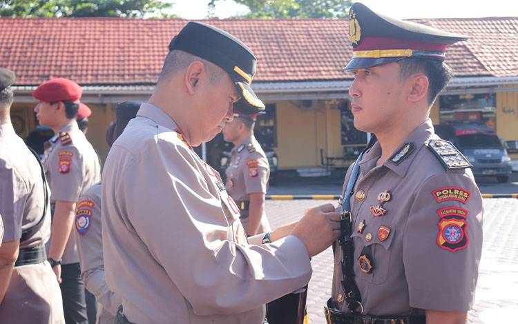 Polres Kobar Gelar Sertijab 8 Pejabat, ini Penekanan Kapolres