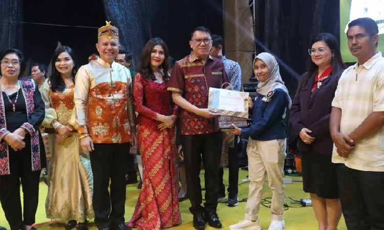 TP PKK Gunung Mas Berikan Penghargaan kepada Borneonews.co.id