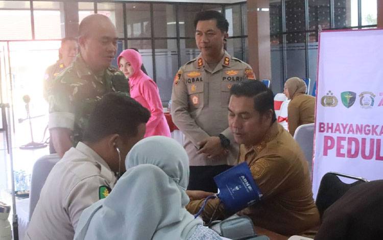 Wabup Pulang Pisau Apresiasi Donor Darah dan Cek Kesehatan Gratis Polres Pada Hari Bhayangkara ke-80