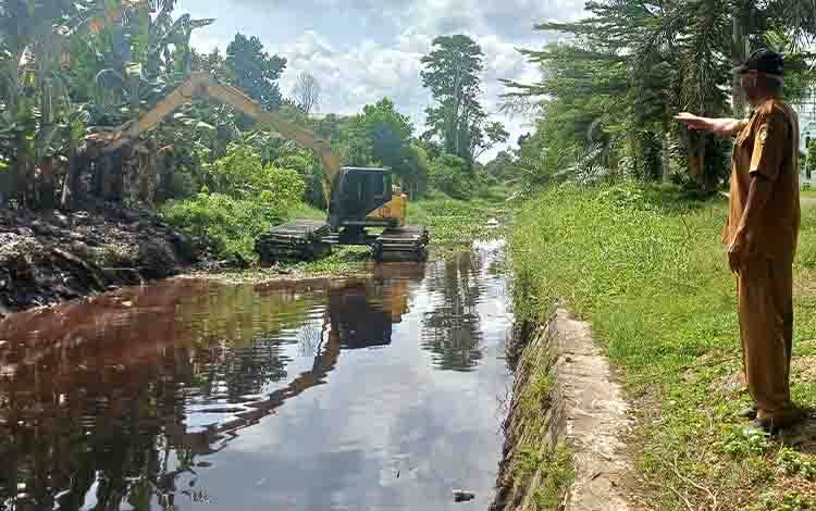 Pemkab Kotim Normalisasi Sungai Mentawa Kurangi Risiko Banjir di Sampit