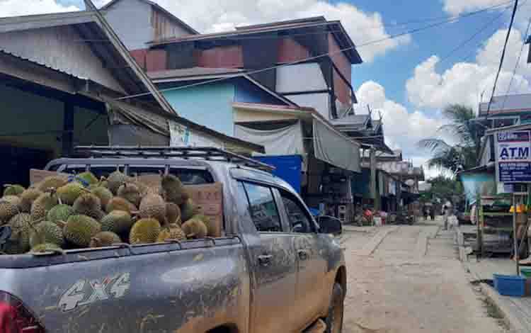 Durian Katingan Membanjiri Palangka Raya, Permintaan Konsumen Meningkat