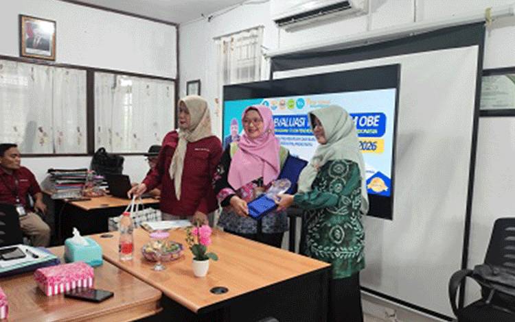 PBSI FKIP UPR Libatkan Alumni dan Pengguna Lulusan dalam Penyempurnaan Kurikulum OBE