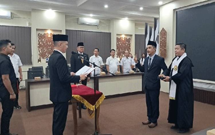 Bupati Gumas Lantik Hendra Teoandan sebagai Direktur Perumdam Maruang Duhung 2026 - 2031